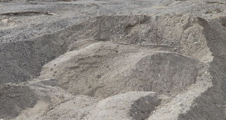 برداشت بی رویه شن و ماسه از بستر رودخانه گاماسیاب هرسین/فیلم