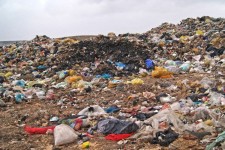 مشکل جمع آوری زباله در روستا ها به دلیل عدم همکاری با پیمانکار پروژه است