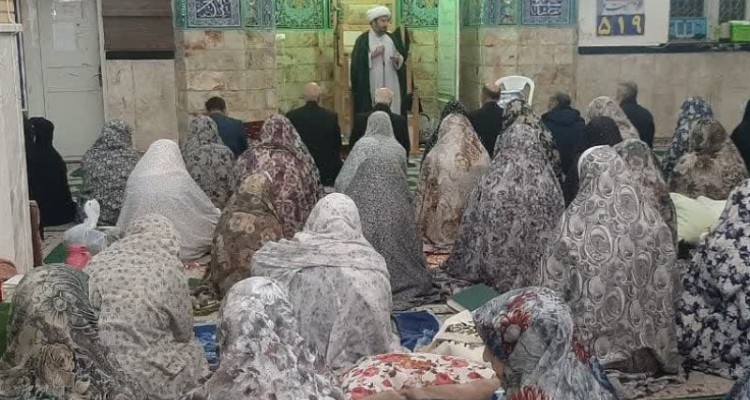 پایان سه روز اعتکاف و بندگی در مساجد هرسین