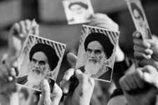 آمدی تا بهار را در دل زمستان زنده کنی....