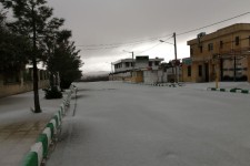 بارش تگرگ مناطقی از هرسین را سفید پوش کرد