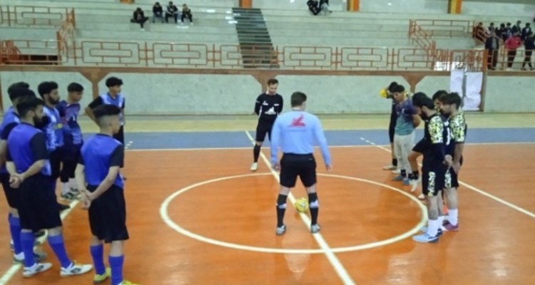 آغاز مسابقات فوتسال جام رمضان ۱۴۰۲ در هرسین/ حضور ۱۰ تیم در این دوره از رقابت‌ها