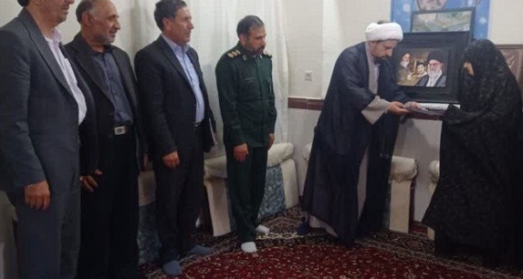 دیدار با خانواده معظم شهدای فرهنگی در شهرستان هرسین