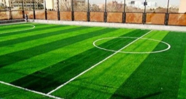 ضرورت اعلام زمان دقیق افتتاح بزرگترین زمین چمن مصنوعی فوتبال استان در هرسین/ ۷ ماه دیگر از وعده یک ماهه بهره‌برداری گذشت