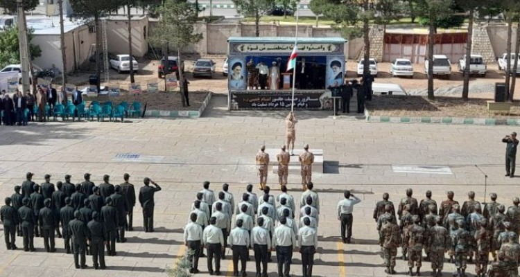 مراسم صبحگاه مشترک نیروهای مسلح در هرسین برگزار شد+تصویر