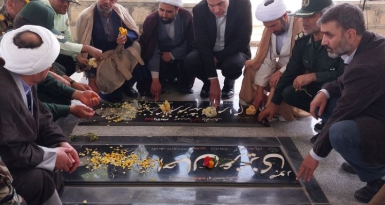 بمناسبت سالروز آزادسازی خرمشهر؛ گلزار شهدای هرسین غبارروبی شد