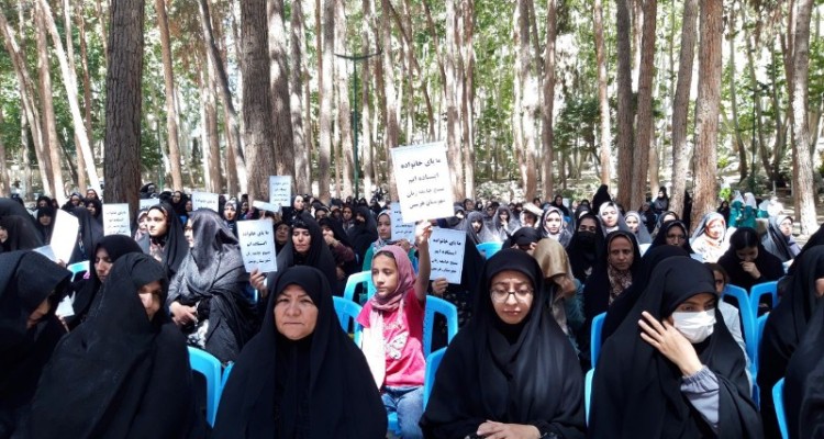 اجتماع مردمی "ما پای خانواده ایستاده ایم" در هرسین