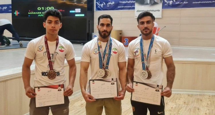 درخشش مردان وزنه برداری هرسین در مسابقات قهرمانی کشور+فیلم