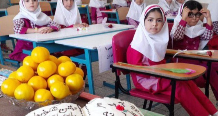 زنگ شکوفه ها در مدارس هرسین نواخته شد+فیلم و تصویر