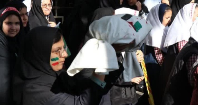 مشق استکبار ستیزی در 13آبان دارالمومنین هرسین