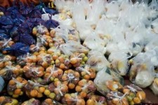 توزیع ۱۵۰۰ بسته یلدایی معیشتی در هرسین