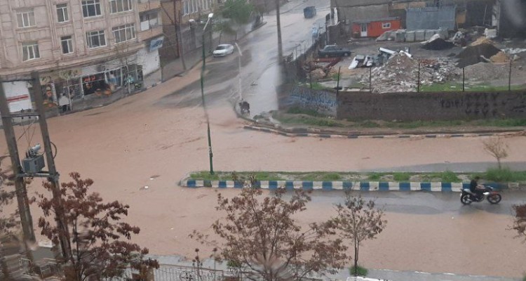 لزوم ساماندهی مسیر های عبور آب‌های سطحی در هرسین