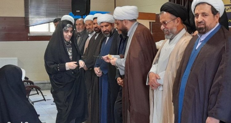 تجلیل از برگزیدگان طرح قرآنی مسطورا در هرسین