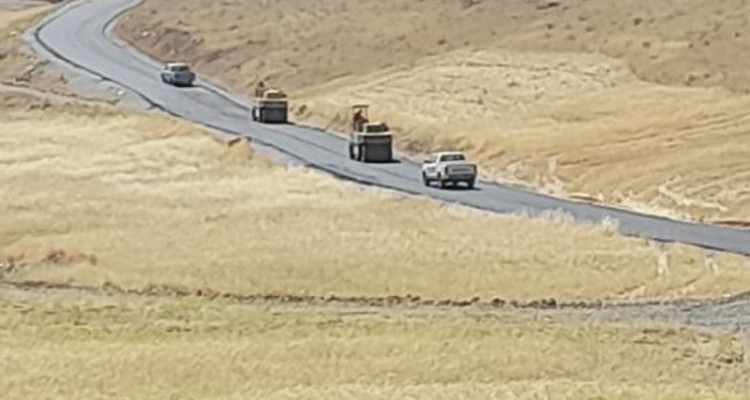 اجرای آسفالت مسیر منتهی به یادمان شهدای گمنام هرسین