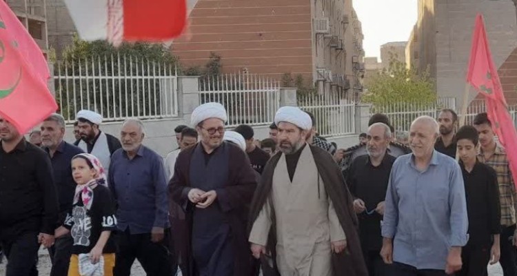 پیاده روی عزاداران هرسینی در در روز شهادت امام رضا ( ع)+تصویر