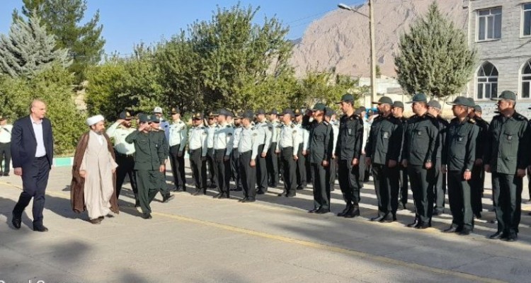 مراسم صبحگاه مشترک نیروهای مسلح درهرسین برگزار شد.