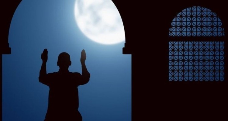 نماز شب و تأثیر آن بر زیبایی و افزایش رزق از نگاه اهل‌بیت (ع)