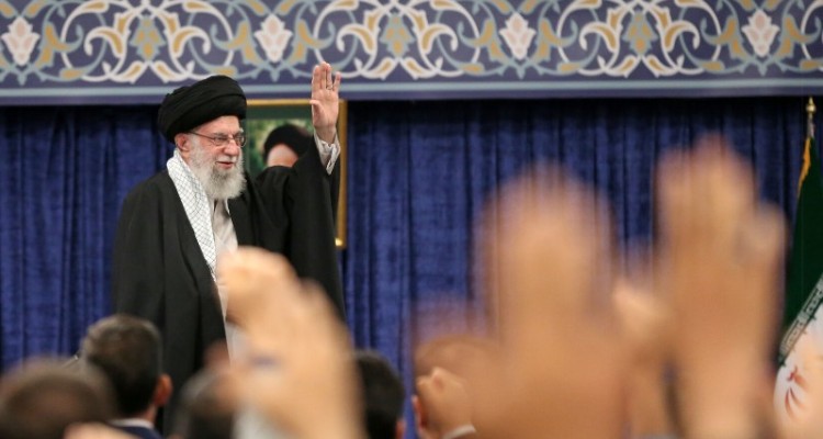 مطمئن باشید مسئولین کشور در جهت مقابله منطقی با دشمن تعلل و کوتاهی نخواهند کرد