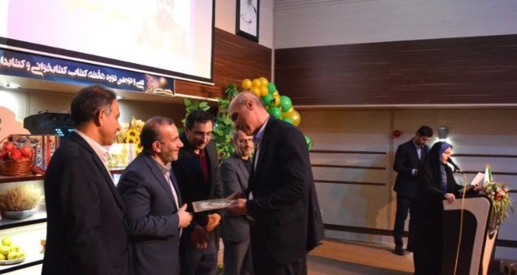 کسب "عنوان برتر استانی" فرماندار هرسین در حوزه کتاب