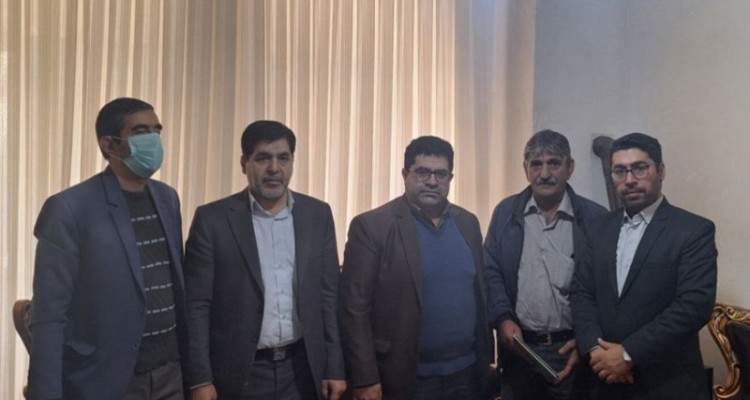 دیدار با خانواده معظم شهدای محسنی و حمزه ای در هرسین+عکس