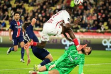 وحشت در موناکو: استوک حریف روی صورت دوناروما!