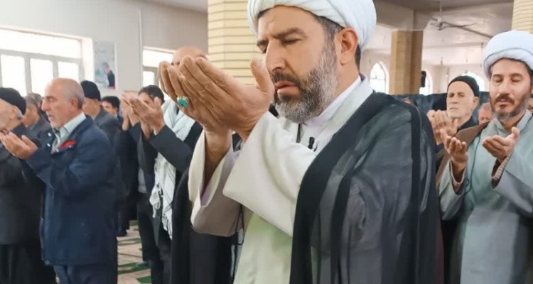 تصاویر برگزاری نماز جمعه این هفته هرسین به امامت حجت الاسلام حسن رضایی