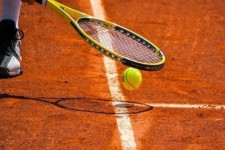 سنگ‌اندازی مسئولان کرمانشاهی برای توسعه تنیس خاکی