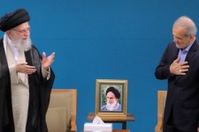 توصیه رهبرانقلاب به پزشکیان درباره اتهام پوپولیستی: اعتنا نکنید