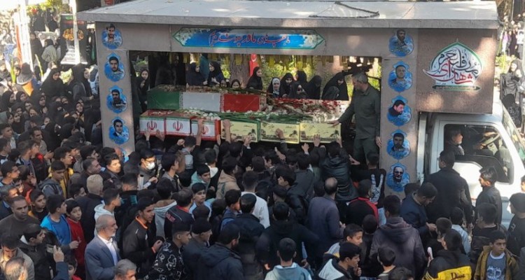 تشییع پیکر7شهید گمنلم دوران دفاع مقدس+عکس و فیلم