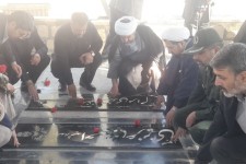 مزار شهدای هرسین در هفته بسیج گلباران شد