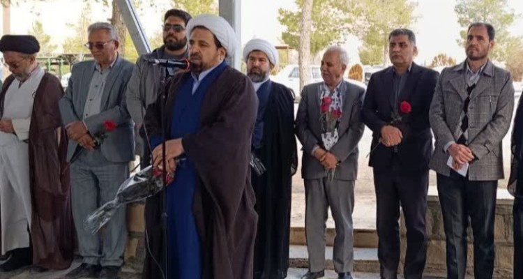 مزار شهدای شهرستان هرسین غبار روبی وعطر افشانی شد