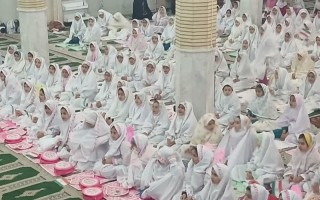 برگزاری جشن تکلیف ۴۰۰ دانش آموز دختر در هرسین+تصویر