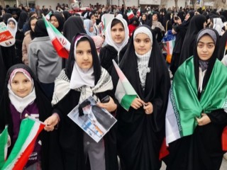 سیل جمعیت مردم هرسین در جشن چهل و هفتمین سالگرد پیروزی انقلاب اسلامی