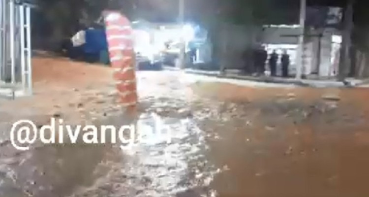 آبگرفتگی معابر اصلی شهر هرسین در پی بارش شدید تگرگ و باران در هرسین