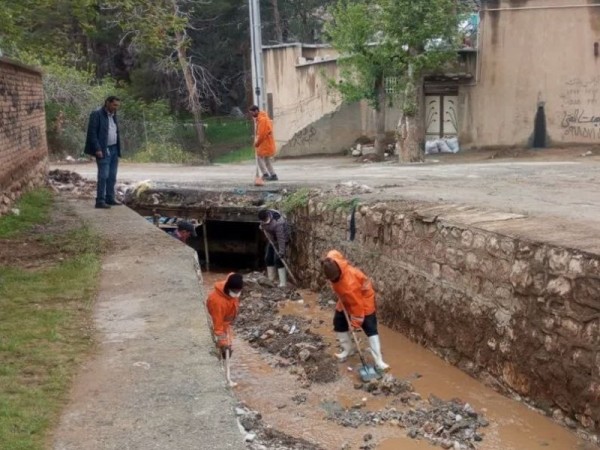 کانال مسیل سیلاب محله راخیر توسط شهرداری پاکسازی شد