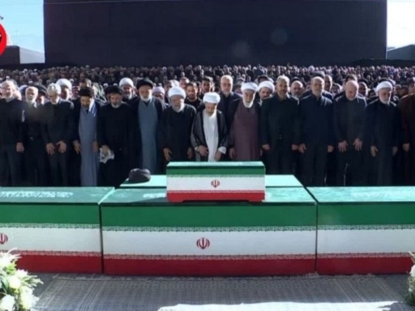 مصلای تهران محل تدفین قلوب مسلمین