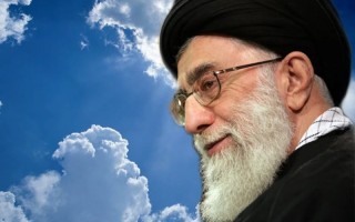 پیکر قائد شهید در حرم امام رضا(ع) آرام گرفت