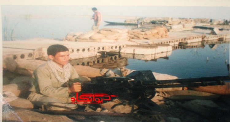 از چشمان اشکبار پدر در بدرقه فرزند به جبهه تا ذکر یا زهرایی که حائل تیر دشمن شد/وقتی یک رزمنده هنوز شعار ما ایستاده ایم را زمزمه می کند