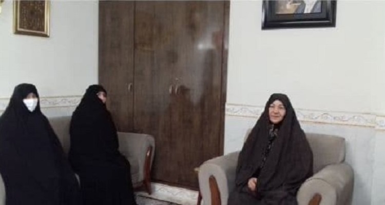 تجلیل ازمقام مادران و همسران شهدا در هرسین 