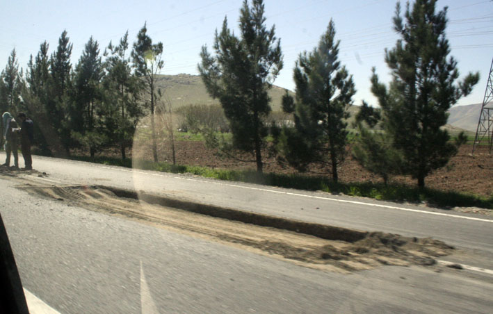 دود پیمانکاران بی کفایت  در چشم پروژه های ملی هرسین/ یاور محمدی:تعیین پیمانکار بر عهده استان می باشد و شهرستان نقش نظارتی دارد