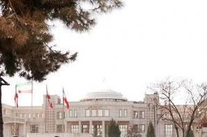 نگاهی به سناریوی جریان مشائیسم استانداری کرمانشاه برای یک ساختار "لی لی پوتی" / عمارتی چشم به راه یک "گالیور" نگاهی به سناریوی جریان مشائیسم استانداری کرمانشاه برای یک ساختار "لی لی پوتی" / عمارتی چشم به راه یک "گالیور"