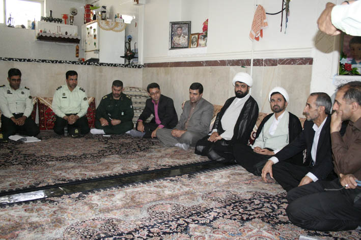 دیدار مسئولین شهرستان با خانواده معظم شهدا و جانبازان مبارزه با مواد مخدر در هرسین+تصویر  دیدار مسئولین شهرستان با خانواده معظم شهدا و جانبازان مبارزه با مواد مخدر در هرسین+تصویر