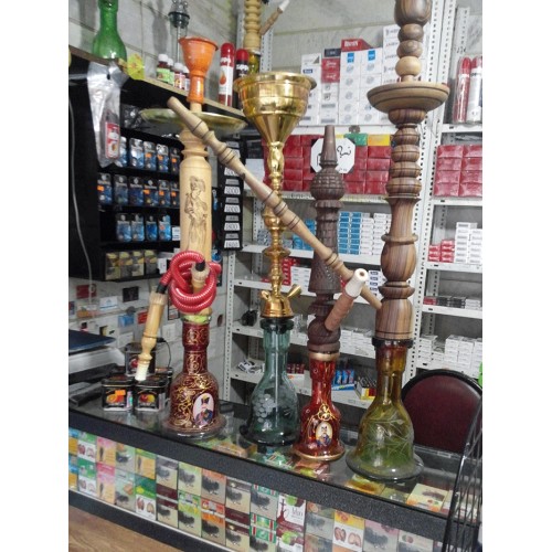 بساط قلیان از قهوه خانه های هرسین به پارک ها کشیده شد/رشد چشمگیر مغازه های عرضه قلیان و مجوزهای بی فایده ای که صادر می شود