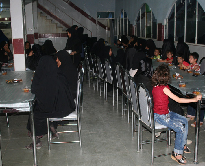 ضیافت افطاری 450نفر از مددجویان تحت حمایت بهزیستی شهرستان هرسین ضیافت افطاری 450نفر از مددجویان تحت حمایت بهزیستی شهرستان هرسین