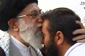 خاطره جانباز 70 درصد از دیدار با رهبر انقلاب/ روایت بوسه عشق بر پیشانی ایثار  خاطره جانباز 70 درصد از دیدار با رهبر انقلاب/ روایت بوسه عشق بر پیشانی ایثار