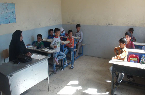 بازديد بخشدار مركزي هرسين از مدارس روستاهای تابعه/خسروی: ايجاد انگيزه و تقويت روحيه دربين دانش آموزان تأثير مهمي در نگرش آنان نسبت به محيط مدرسه دارد