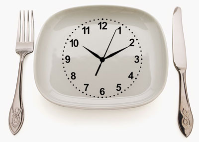 با رعایت 11 قانون طب سنتی هنگام غذا خوردن سلامتی تان را تضمین کن