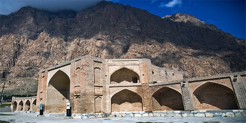 از لحظات به یاد ماندنی در هتل لاله عباسی سایت گردشگری بیستون تا در نظر گرفتن 50کلاس درس با امکانات کامل رفاهی در هرسین و بخش بیستون