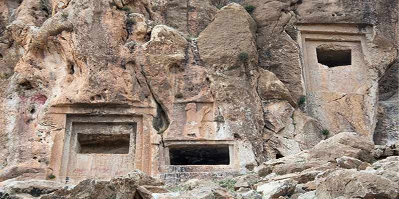 گور دخمه های  اسحاقوند آثاری از دوره قبل از اسلام