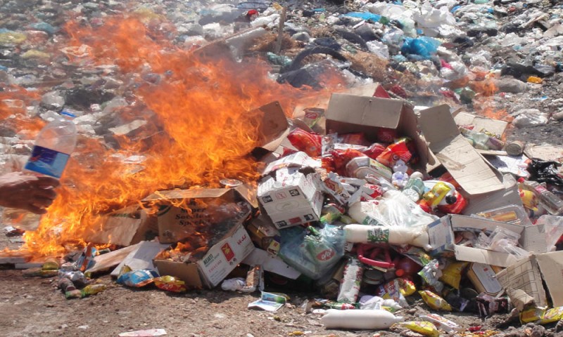 امحاء 4 تن مواد غذایی فاسد شده در هرسین